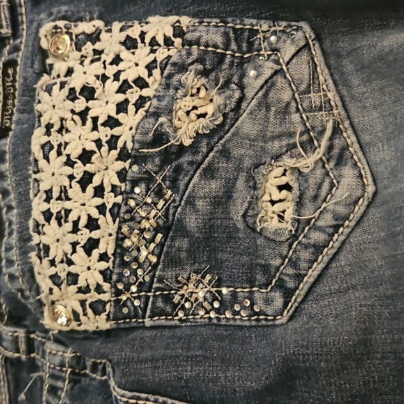 MISS ME Floral Lace Embellished Distressed Mid-rise Cuffed Skinny Denim Jeans - Picture 10 of 16